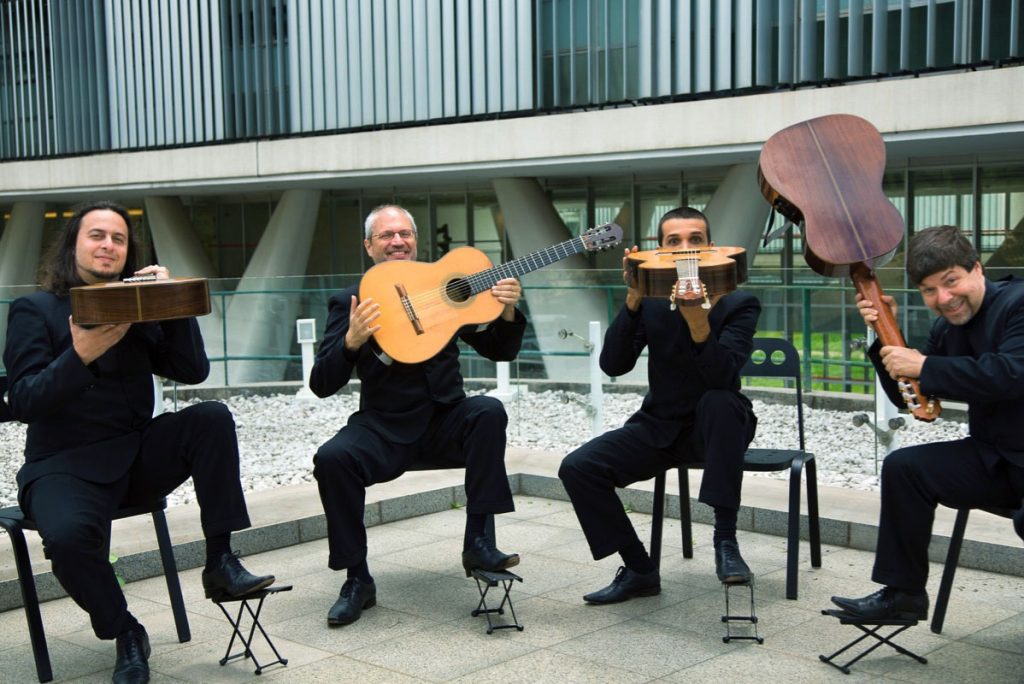 Quaternaglia Guitar Quartet